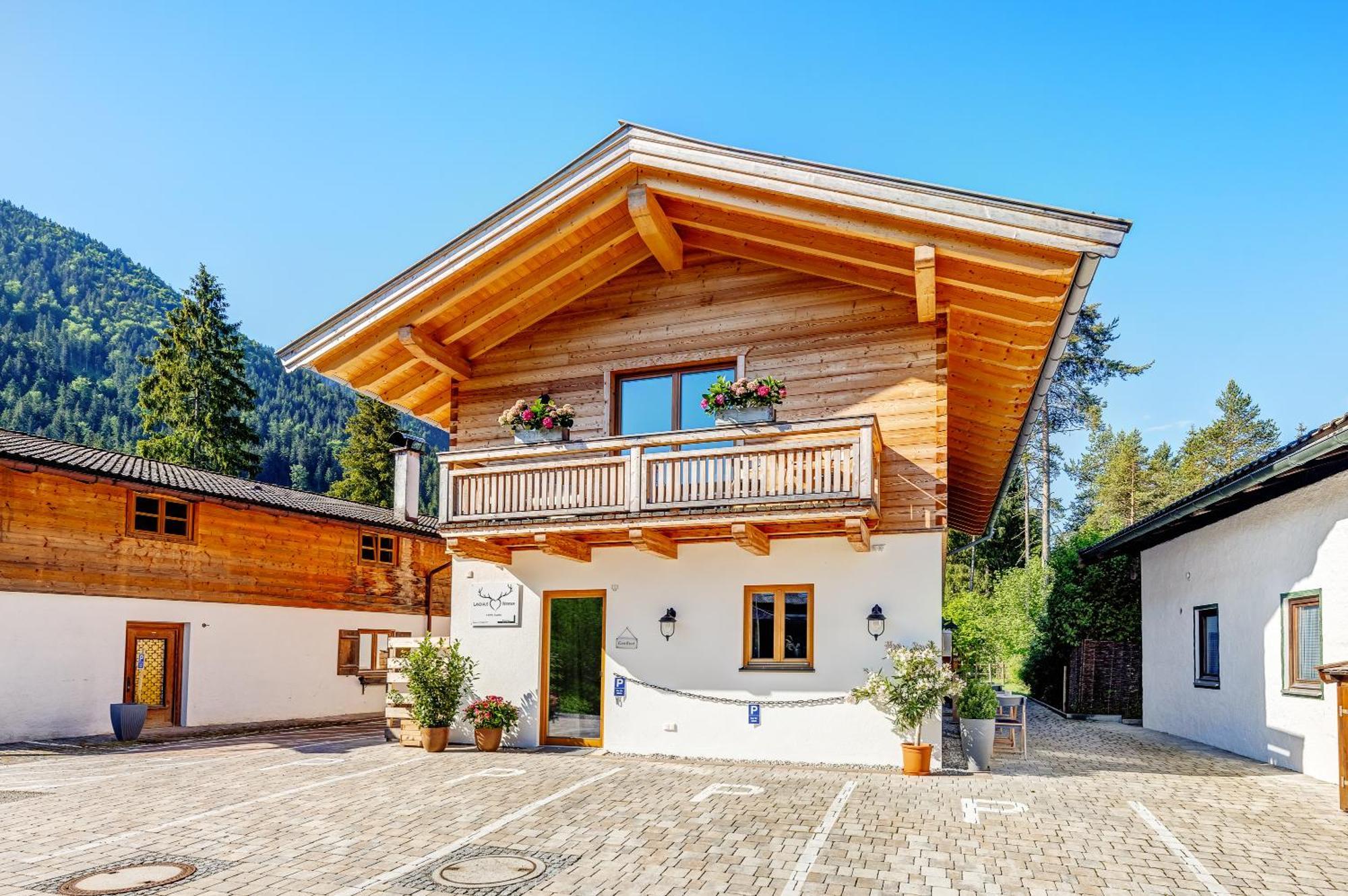 Landhaus Trinis - Gaestezimmer - Bad - Bett - Kleine Kaffee - Tee-Theke Mit Kuehlschrank - Parkplatz Rottach-Egern Exterior foto