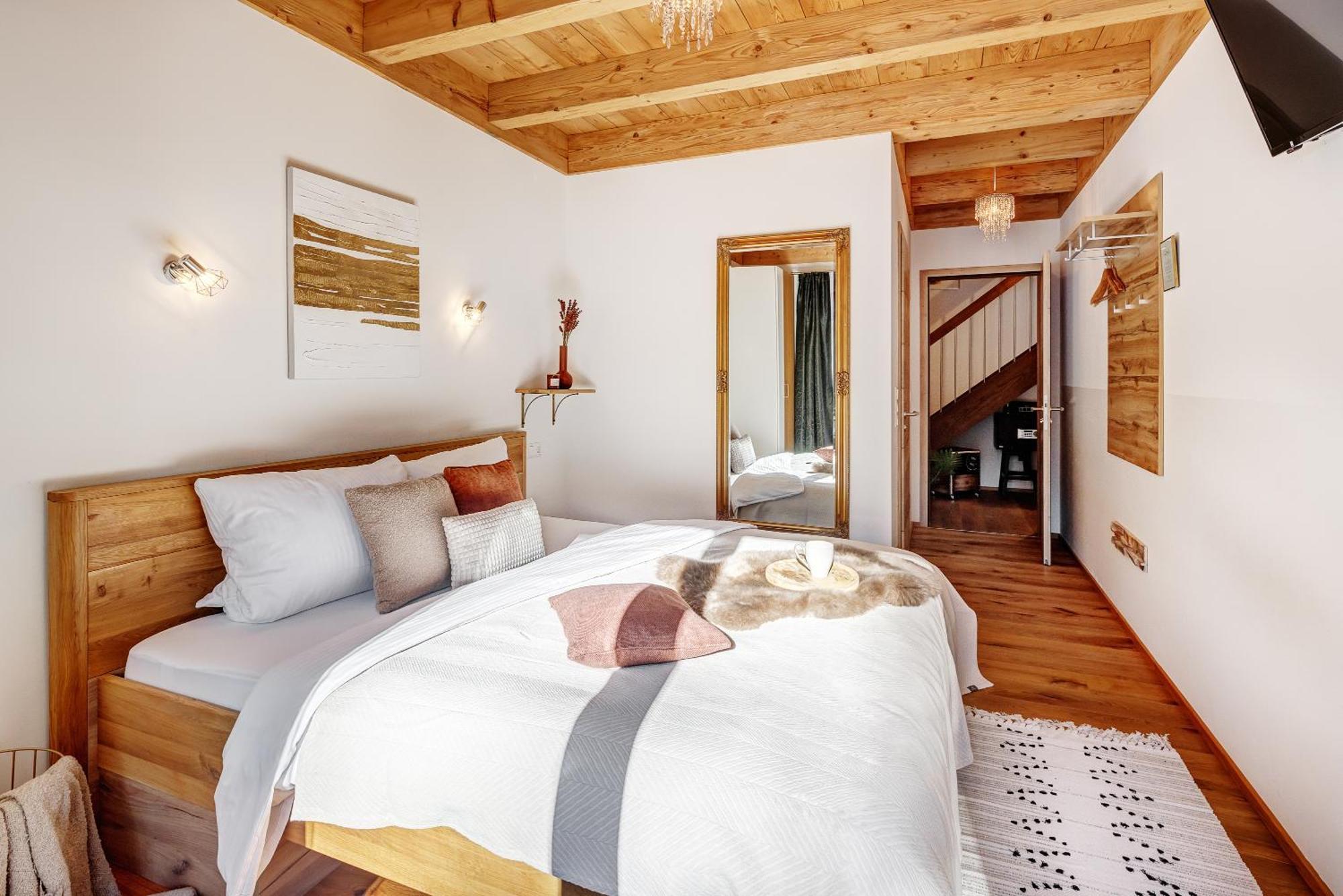 Landhaus Trinis - Gaestezimmer - Bad - Bett - Kleine Kaffee - Tee-Theke Mit Kuehlschrank - Parkplatz Rottach-Egern Exterior foto