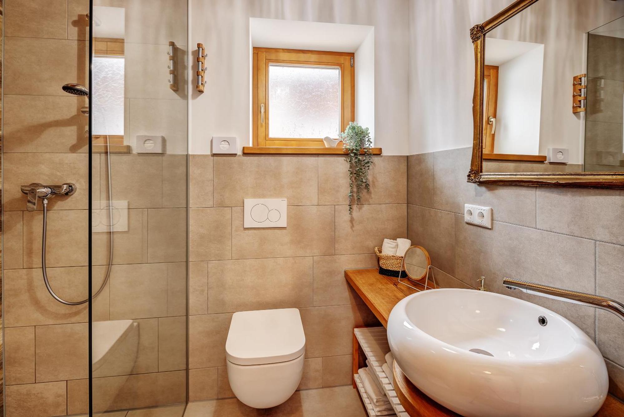 Landhaus Trinis - Gaestezimmer - Bad - Bett - Kleine Kaffee - Tee-Theke Mit Kuehlschrank - Parkplatz Rottach-Egern Exterior foto